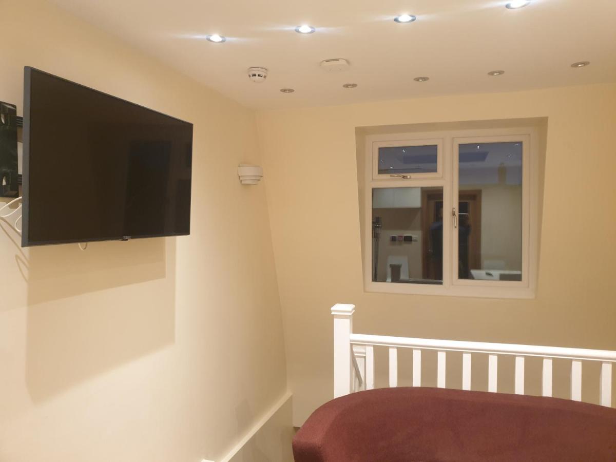 London Luxury 3 Bedroom 2 Bathrooms Flat 1 Min To Redbridge Station Free Parking & Wifi Wanstead Zewnętrze zdjęcie